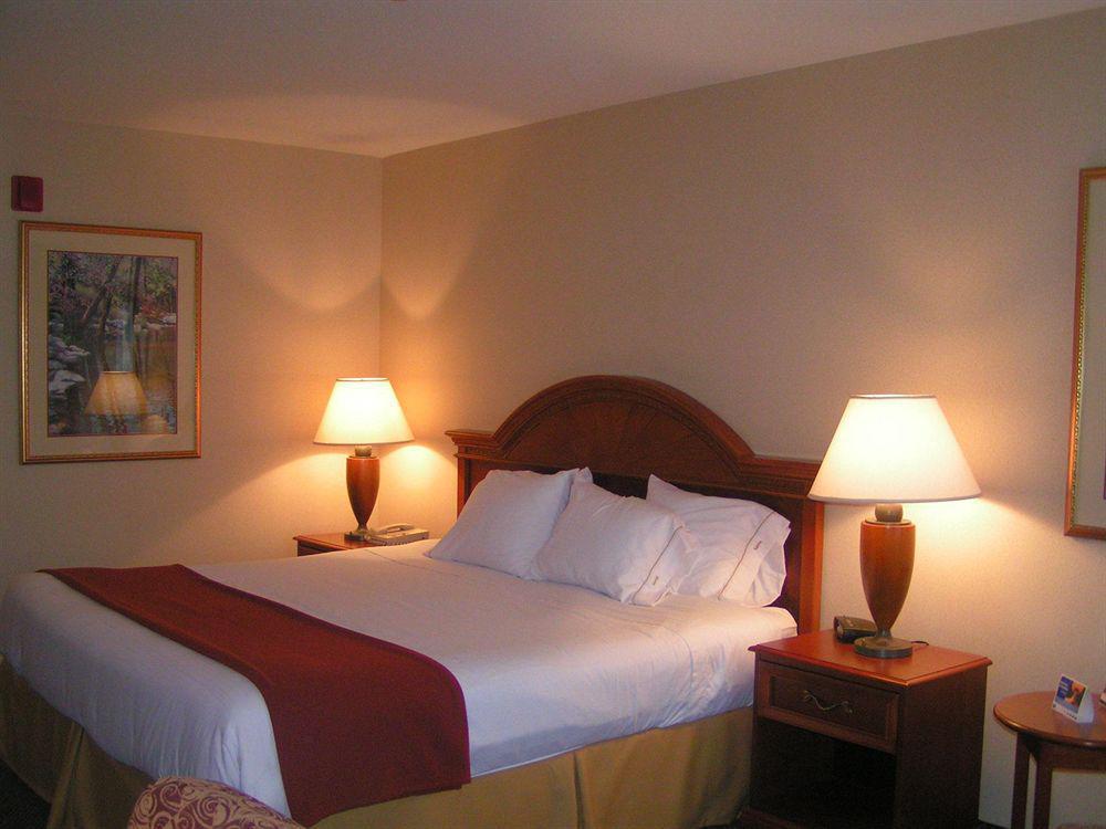 Holiday Inn Express Hotel & Suites Waterford, An Ihg Hotel Room photo